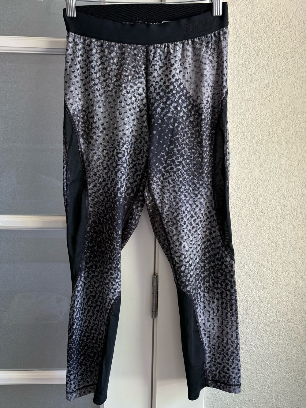 Nike - Women's Pro Cool Hypercool Capri Woven - Size‎ Small - Black & Gray - Picture 2 of 5
